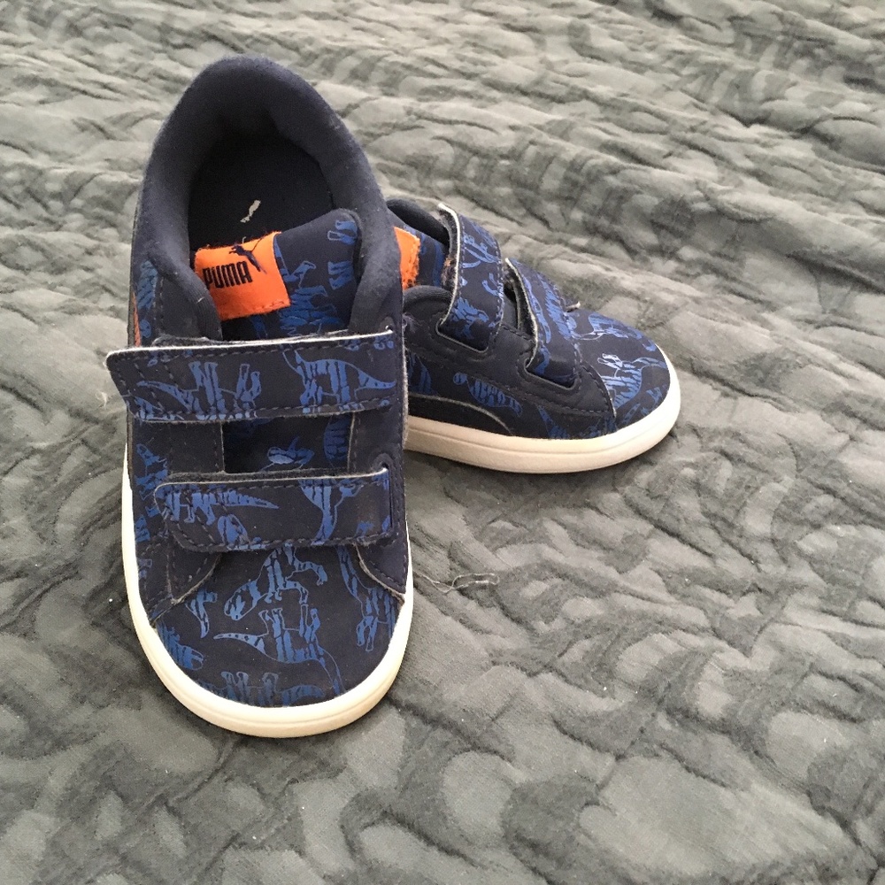 Puma dinosaur print sneakers boys size 8